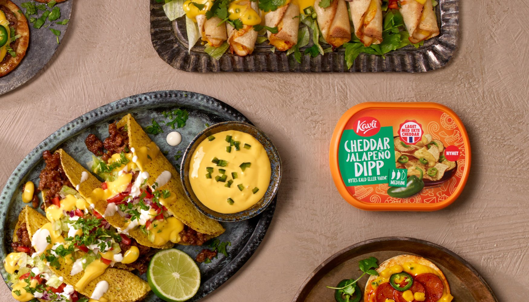 Kavli-cheesy-Jalapeno-samle-bilde-med-boks-utsnitt Kavli-cheesy-Jalapeno-samle-bilde-med-boks-utsnitt